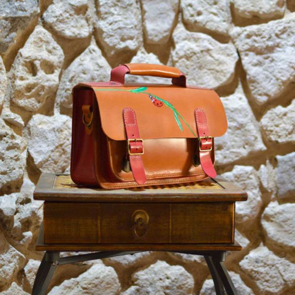 Bandolera de cuero tipo satchel con dibujo de mariquita en tienda online