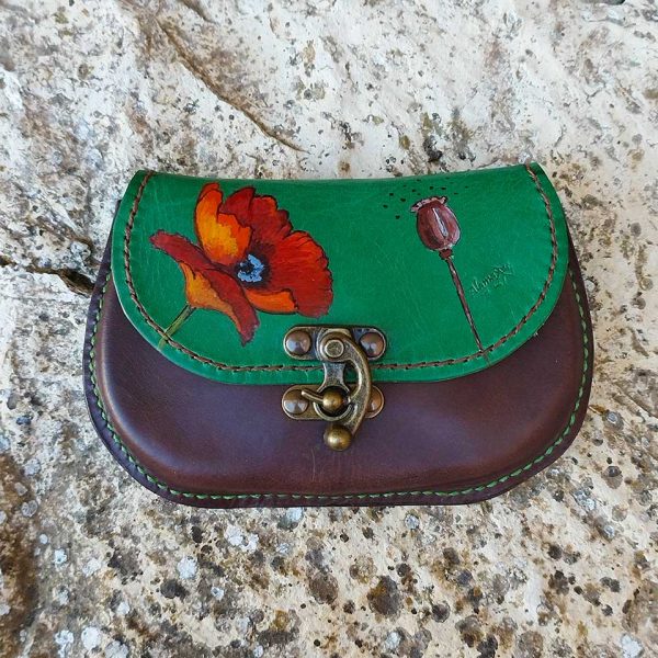 Monedero de cuero piezas de color pintado color marrón con tapa verde y flores amapolas para comprar online